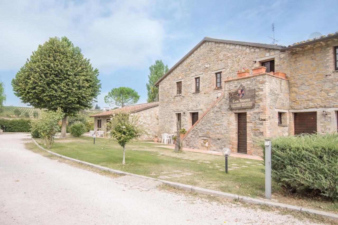 Casa Vacanze Vecchio Granaio Magione Exterior foto